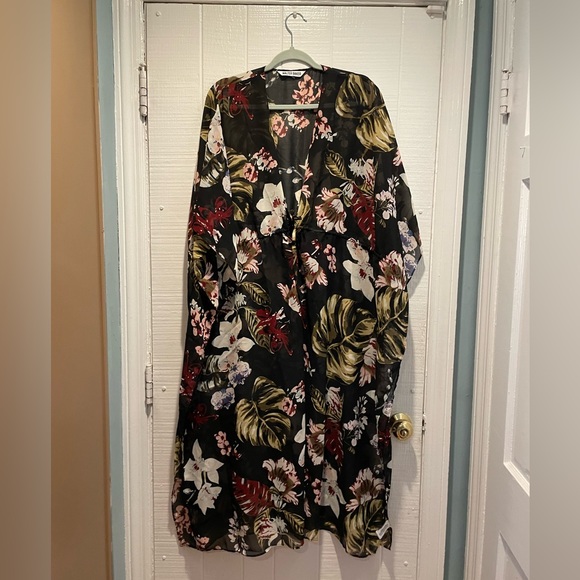 NWOT Walter Baker Tulum CAFTAN Black with Florals One Size fits most - Picture 2 of 8
